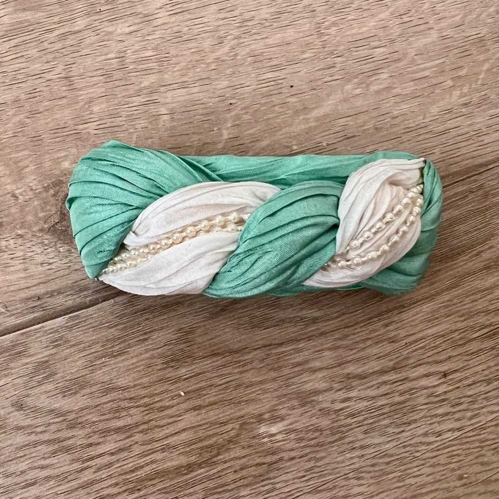 Hair Clip‎ Barrette Silk & Pearls Twisted green/white